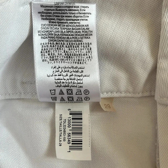 🤍HOST PICK BCBGMAXAZRIA NWOT White High Rise Flared Denim Jeans, Size 29 - Picture 12 of 12